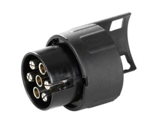 Adapterit ja jännitteenmuuntimet